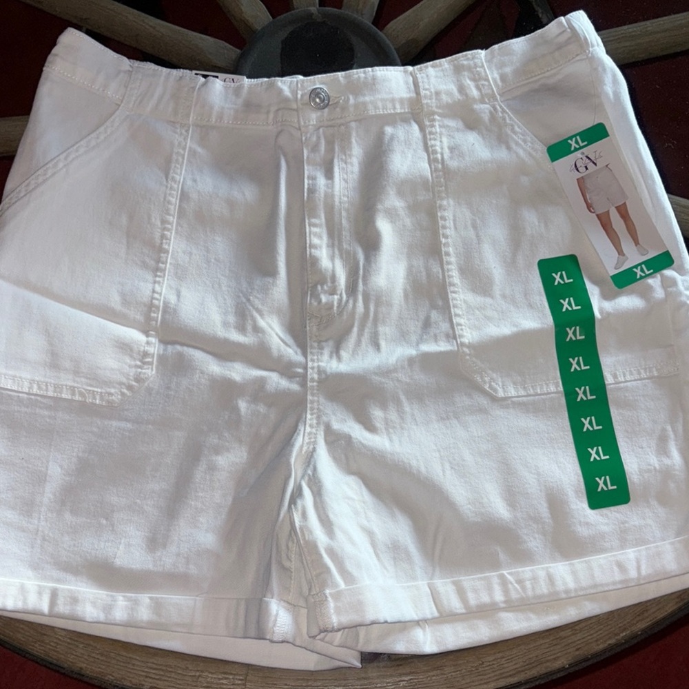 Gloria Vanderbilt White Shorts